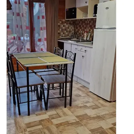 アパート Magnolia ハイデゥソボスロー